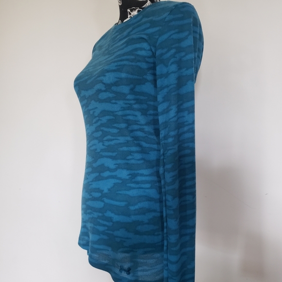 Under Armour All Seaon Gear - Picture 6 of 9